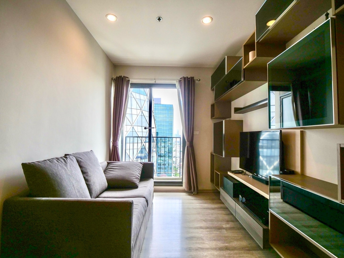 Dont miss it! Selling at a loss, Centric Ari Station, 2 bedrooms, 1 bathroom, newly renovated, spacious room 49.72 sq m., only 150k/sq m. Ari Soi 1, BTS Ari, only 300 meters. Dont miss it! Selling at a loss, Centric Ari Station, 2 bedrooms, 1 bathroom, newly renovated, spacious room 49.72 sq m., only 150k/sq m. Ari Soi 1, BTS Ari, only 300 meters.