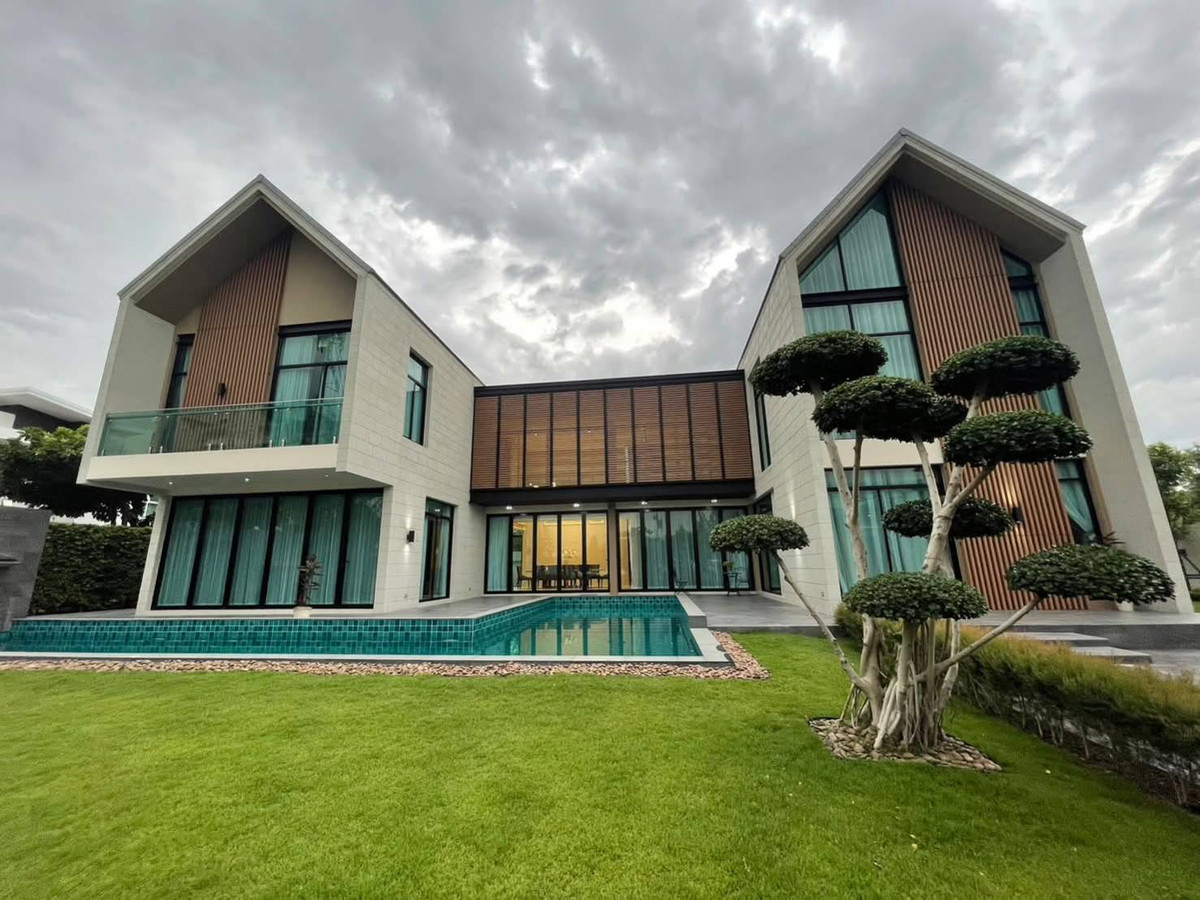 Extremely HOT! Luxury house for sale, 500 sq m, Ramintra 117, private swimming pool, parking for 20 cars, Baan Mongkol number 99/9, golden opportunity! Luxurious detached house for sale in modern Nordic style. Location: Ramintra 117, extra large area 500 