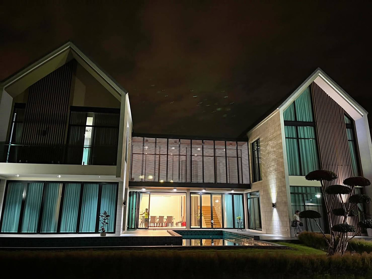 HOT สุด! ขายบ้านหรู 500 ตร.ว. รามอินทรา 117 สระว่ายน้ำส่วนตัว จอดรถ 20 คัน เลขที่บ้านมงคล 99/9 โอกาสทอง! ขายบ้านเดี่ยวหรูสไตล์โมเดิร์นนอร์ดิก ทำเลรามอินทรา 117 เนื้อที่ใหญ่พิเศษ 500 ตร.ว. พื้นที่ใช้สอยกว่า 600 ตร.ม. พร้อมสระว่ายน้ำและเลขที่บ้านมงคล 99/9 – รูปที่ 3