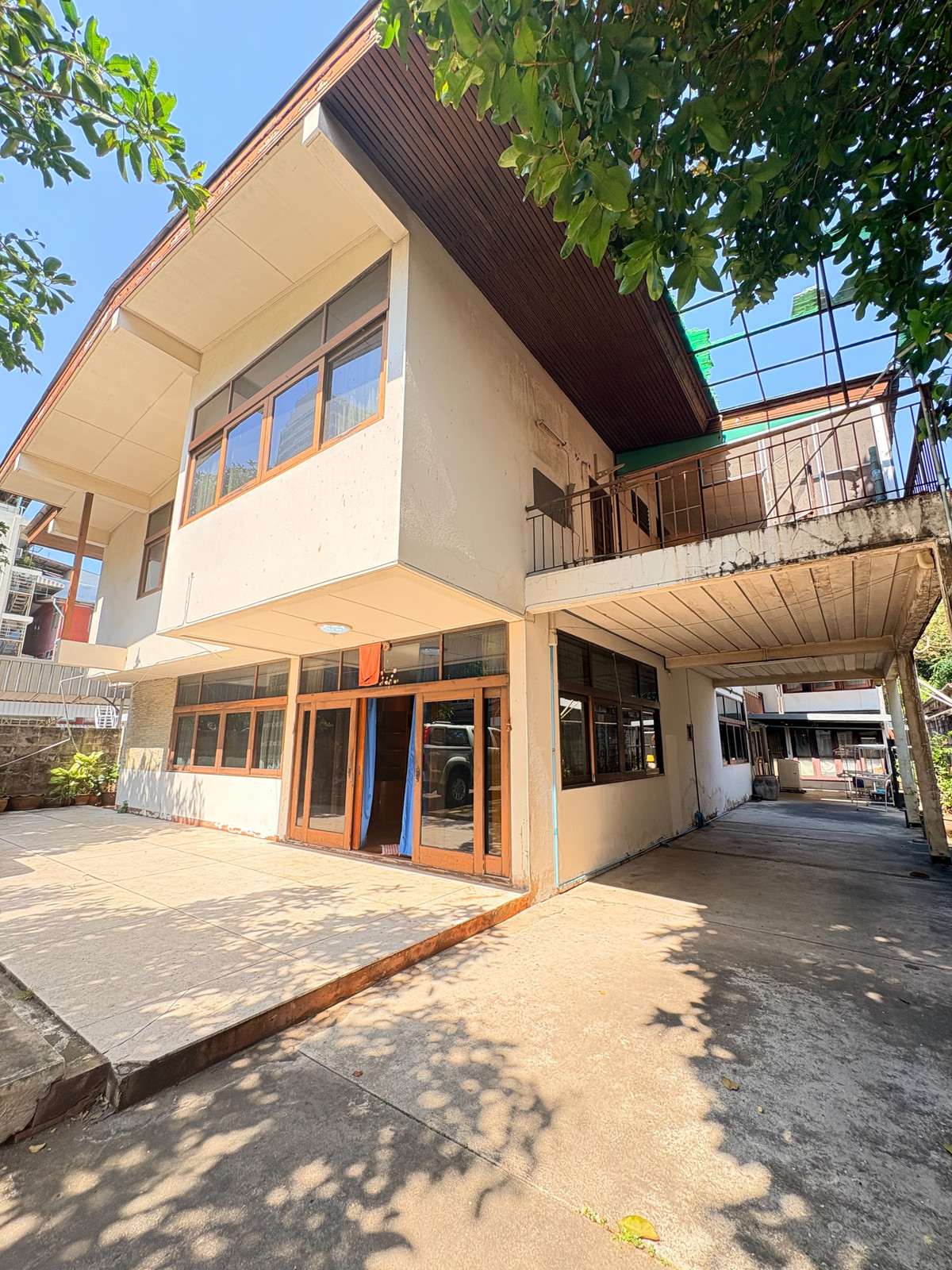 ให้เช่าบ้าน 2 ชั้น สีลม-สามย่าน ที่จอดรถ 10 คัน เหมาะทำคาเฟ่ Airbnb ให้เช่าบ้าน 2 ชั้น สีลม-สามย่าน ที่จอดรถ 10 คัน เหมาะทำคาเฟ่ Airbnb