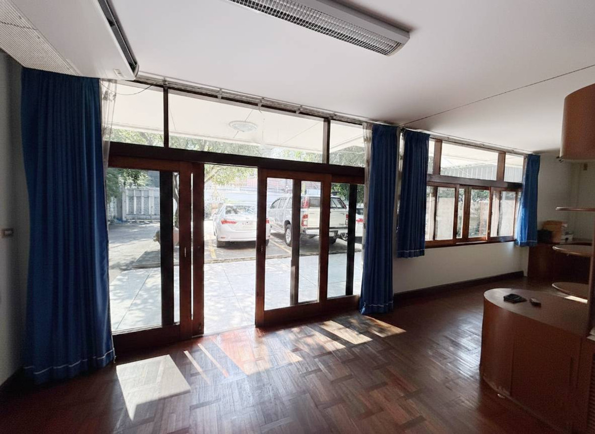 ให้เช่าบ้าน 2 ชั้น สีลม-สามย่าน ที่จอดรถ 10 คัน เหมาะทำคาเฟ่ Airbnb – รูปที่ 4