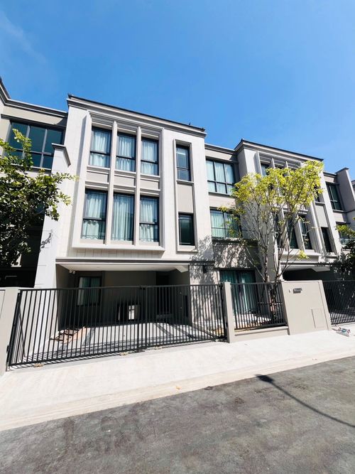 For rent, luxury townhome, Baan Klang Muang, Classe Sukhumvit 77, only 2 km. to BTS On Nut.