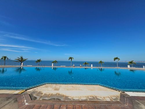**HOT DEAL! Unbeatable Value! Massive 202.5 Sqm Beachside Condo at Bay View Resort Pattaya - Ground Floor with Garden Access!**