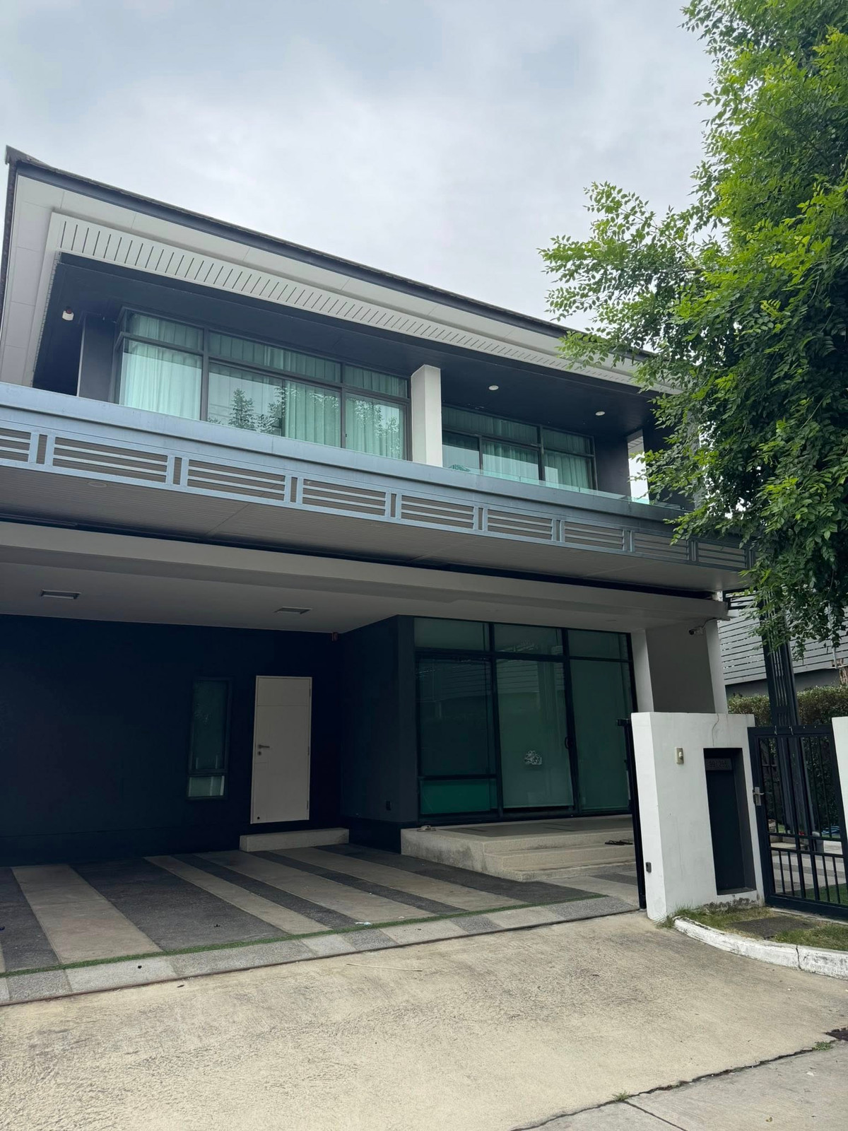 📌ขายด่วน!!! โครงการ เศรษฐสิริ กรุงเทพกรีฑา 4 ห้องนอน 3 ห้องน้ำ 2 จอด 200 ตร.ม. 71 ตรว. ราคา 15.9 ลบ. บ้านเดี่ยวหลังใหญ่ใจกลางกรุงเทพกรีฑา ส่วนกลางดีมาก ราคาดีที่สุดในโครงการ ใกล้ทางด่วนเข้าเมืองสะดวก  Call : 088-753-2858 ปราย