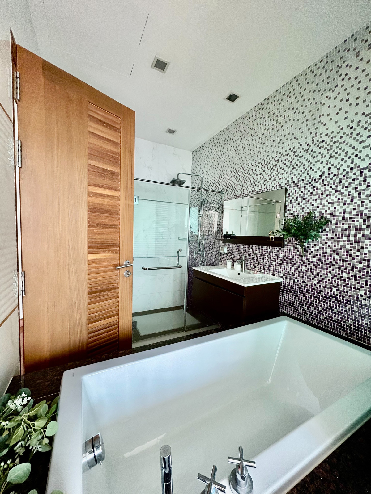 ห้องชุดบรรยากาศบ้านเดี่ยว 2 ชั้น ราคาถูกที่สุดและหรูที่สุดในโครงการ ขายคอนโดหรูติดทะเล Duplex 2 ชั้น 187.3 ตร.ม คาซาลูน่า พาราดิโซ (Casalunar Paradiso) ใกล้หาดบางแสน  – รูปที่ 3