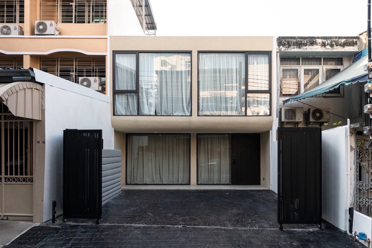 Townhouse in Central City Location on Chan Road Near Business and Shopping Districts Townhouse in Central City Location on Chan Road Near Business and Shopping Districts
