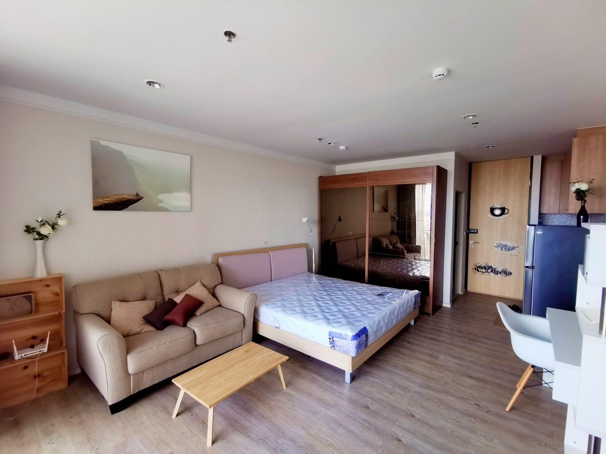 Urgent sale! Very good price, the issara ladprao, high floor, south side, very good view, near MRT Ladprao, good location, rare room, convenient, near Central Ladprao department store, BIG C Ladprao. If interested, contact 0876358339 K. Nang. Urgent sale! Very good price, the issara ladprao, high floor, south side, very good view, near MRT Ladprao, good location, rare room, convenient, near Central Ladprao department store, BIG C Ladprao. If interested, contact 0876358339 K. Nang.