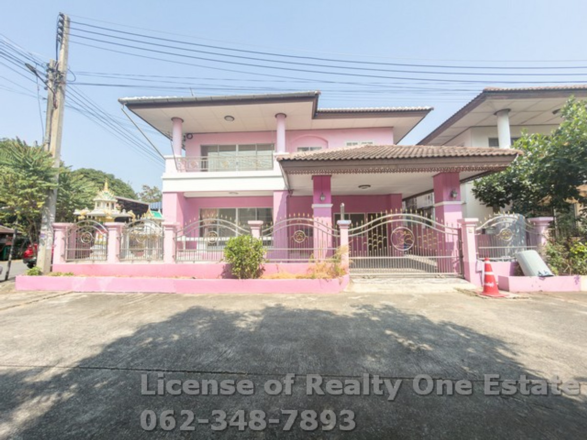 Urgent sale! Corner detached house “Extra large land“ 88.6 sq m. Sap Muen Saen Village (Pathum Thani - Lat Lum Kaeo) can be extended to your hearts content.