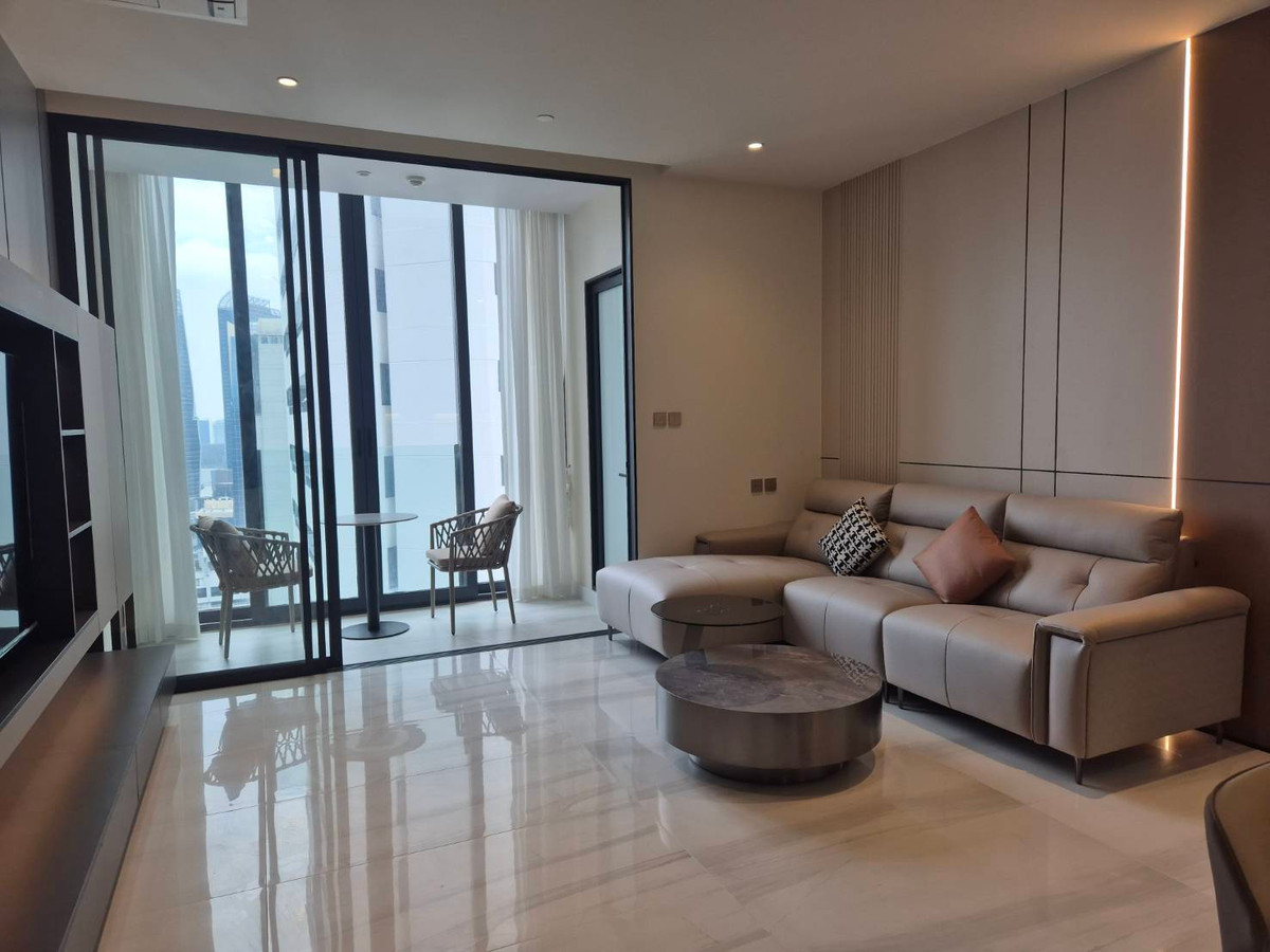 พร้อมอยู่ 3 Bedroom high floor ใจกลางสาทร  📢 Line id : @085pucam 🎯 YKP Rental Condo