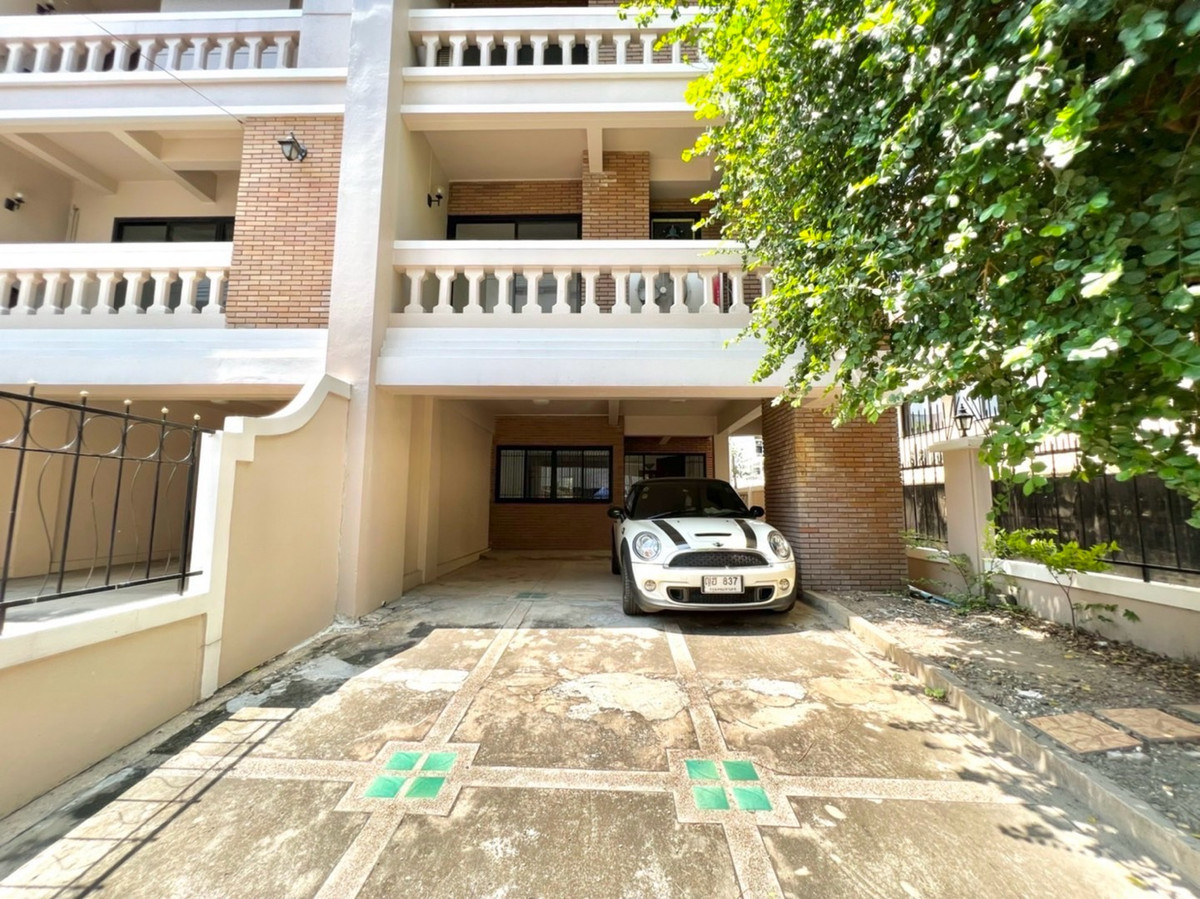 Home office for rent, Nana Sukhumvit, Benjakiti Park, near BTS, near the expressway and Ploenchit | Parking for 4 cars. Home office for rent, Nana Sukhumvit, Benjakiti Park, near BTS, near the expressway and Ploenchit | Parking for 4 cars.