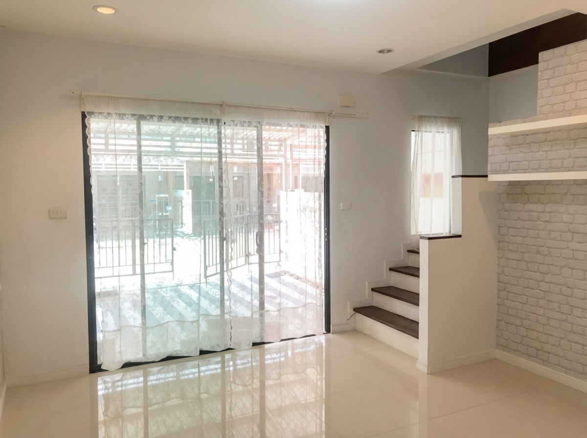 For Sale: Timehome Onnut 40 Townhouse – Prime Location!