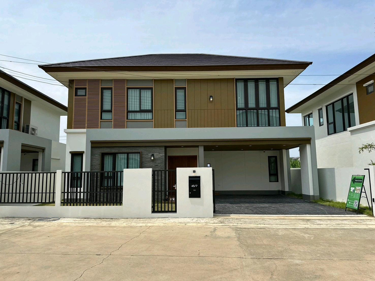 One house is finished! For a family of 3 generations waiting for extended the MRT Blue line , 4 bedrooms, 4 bathrooms One house is finished! For a family of 3 generations waiting for extended the MRT Blue line , 4 bedrooms, 4 bathrooms