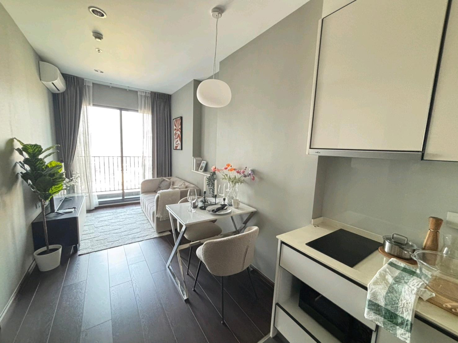 For rent 🌳🌳C ekkamai 🌳🌳 Beautiful room, ready to move in, beautifully decorated, fully furnished 🎈corner room 🌳🌳 For rent 🌳🌳C ekkamai 🌳🌳 Beautiful room, ready to move in, beautifully decorated, fully furnished 🎈corner room 🌳🌳