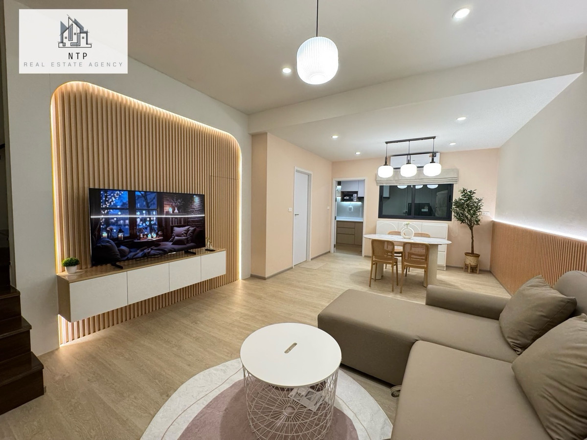 ให้เช่า/FOR RENT/ 出租ทาวน์โฮม 3 ชั้น หน้าโครงการ หน้าบ้านไม่ชนใคร วิวต้นไม้  𝐏𝐥𝐞𝐱 𝐎𝐧𝐧𝐮𝐭-𝐖𝐨𝐧𝐠𝐰𝐚𝐞𝐧ตรงข้ามหมู่บ้านมีห้างสรรพสินค้า Jas Green Village ประเวศ สิ่งอำนวยความสะดวกครบ  ใกล้ Mega Bangna 