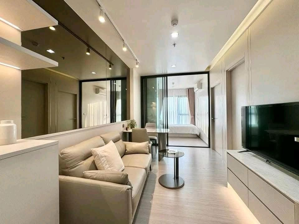 ห้อง 2 ห้องนอน ชั้น 27 พร้อมเฟอร์นิเจอร์และเครื่องใช้ไฟฟ้าครบ เหมาะสำหรับครอบครัวหรือคนที่ต้องการพื้นที่ใช้สอยมากขึ้น ห้อง 2 ห้องนอน ชั้น 27 พร้อมเฟอร์นิเจอร์และเครื่องใช้ไฟฟ้าครบ เหมาะสำหรับครอบครัวหรือคนที่ต้องการพื้นที่ใช้สอยมากขึ้น