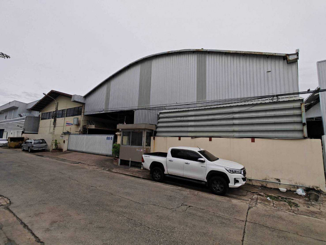 Factory for sale, purple zone, Thepharak, Samut Prakan, 3200 sq m, 2 rai.