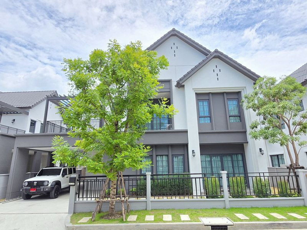 Centro Bangna (CENTRO BANGNA), luxury detached house, good location, near Mega Bangna, ready to move in, size 70.1 square wah, 4 bedrooms, Bang Kaeo Subdistrict, Bang Phli District, Samut Prakan Province.
