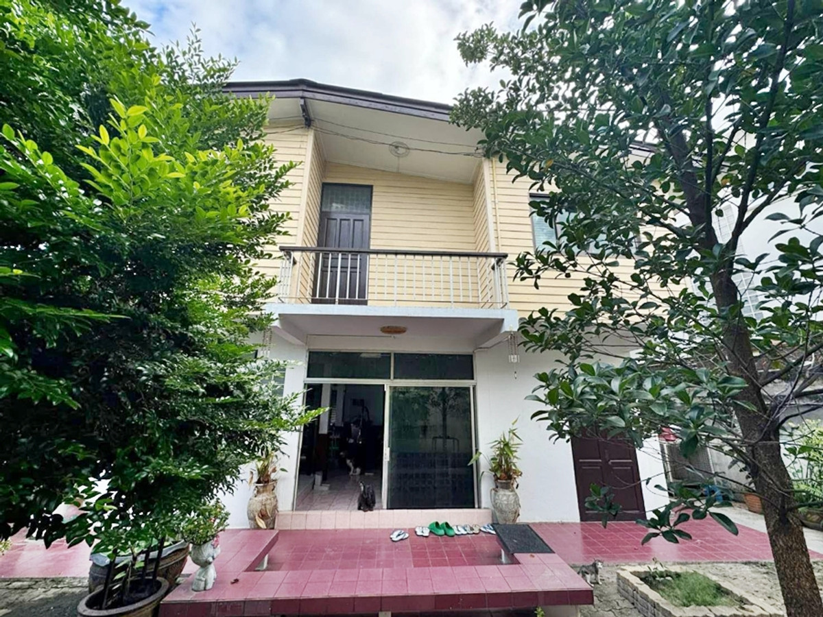 ที่ดิน 122 ตรว. มีบ้านและตึกแถว ตรงข้ามรร.ทวีธาภิเษก ใกล้รพ.ศิริราช และวัดอรุณ