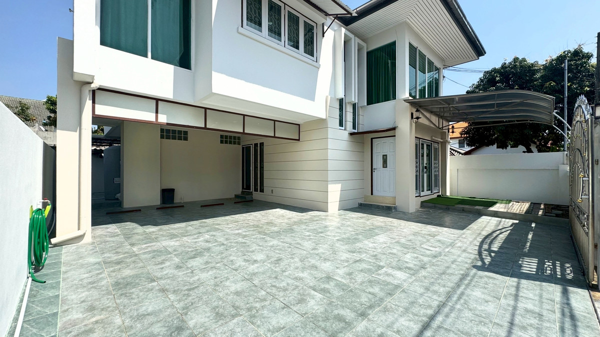 ให้เช่าบ้านเดี่ยว 2 ชั้น หมู่บ้านเคหะนคร 3  ซอยพัฒนาการ 50 แอร์เฟอร์ครบ มี4ห้องนอน3ห้องน้ำ จอดรถได้ 6 คัน ราคาเช่าเดือนละ 45,000 บาท – รูปที่ 2