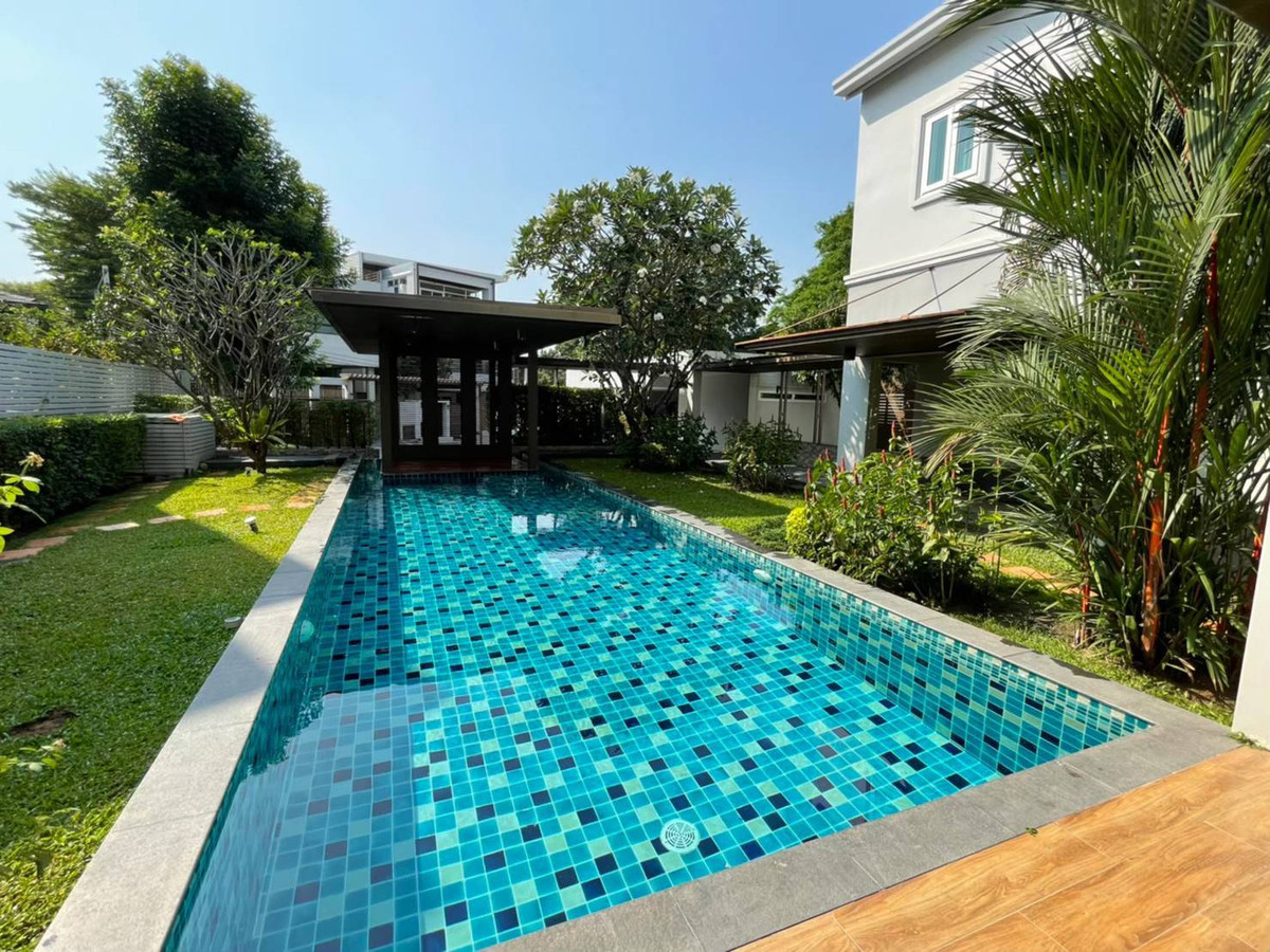 House for rent with private pool in Pattanakarn