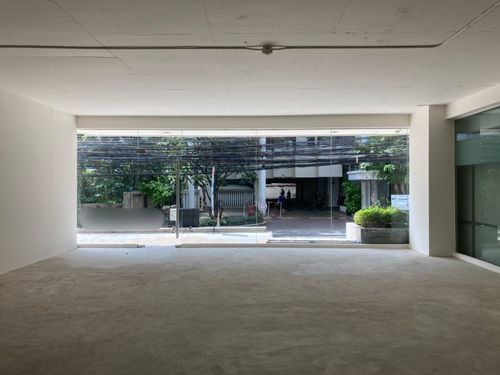Ground Floor Retail Space for Rent Ideal for Showroom, Spa, Massage