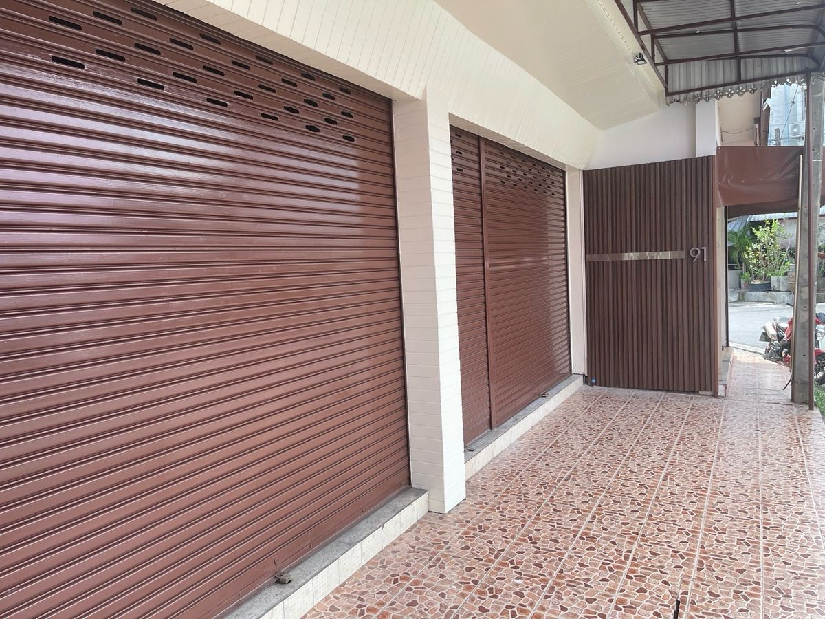Near the BTS, 500 meters, 6 minutes walk, commercial building, 2 floors, 2 booths, width 8 meters, 3 air conditioners, Ramintra 67, good location at an intersection in the village. – รูปที่ 2