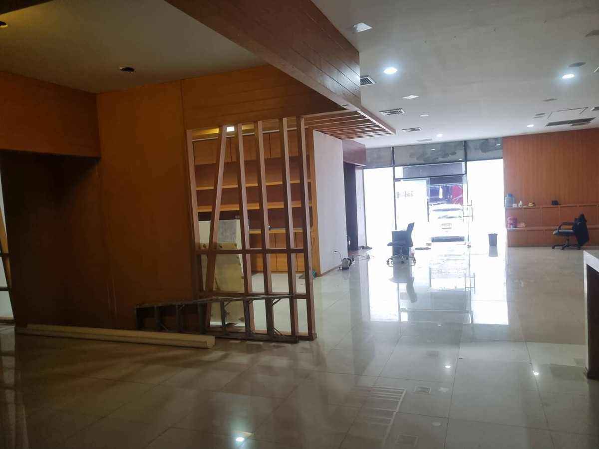Ratchada office for rent, 7 floors, near MRT, usable area approximately 1,150 sq m., there is a large parking building. – รูปที่ 2