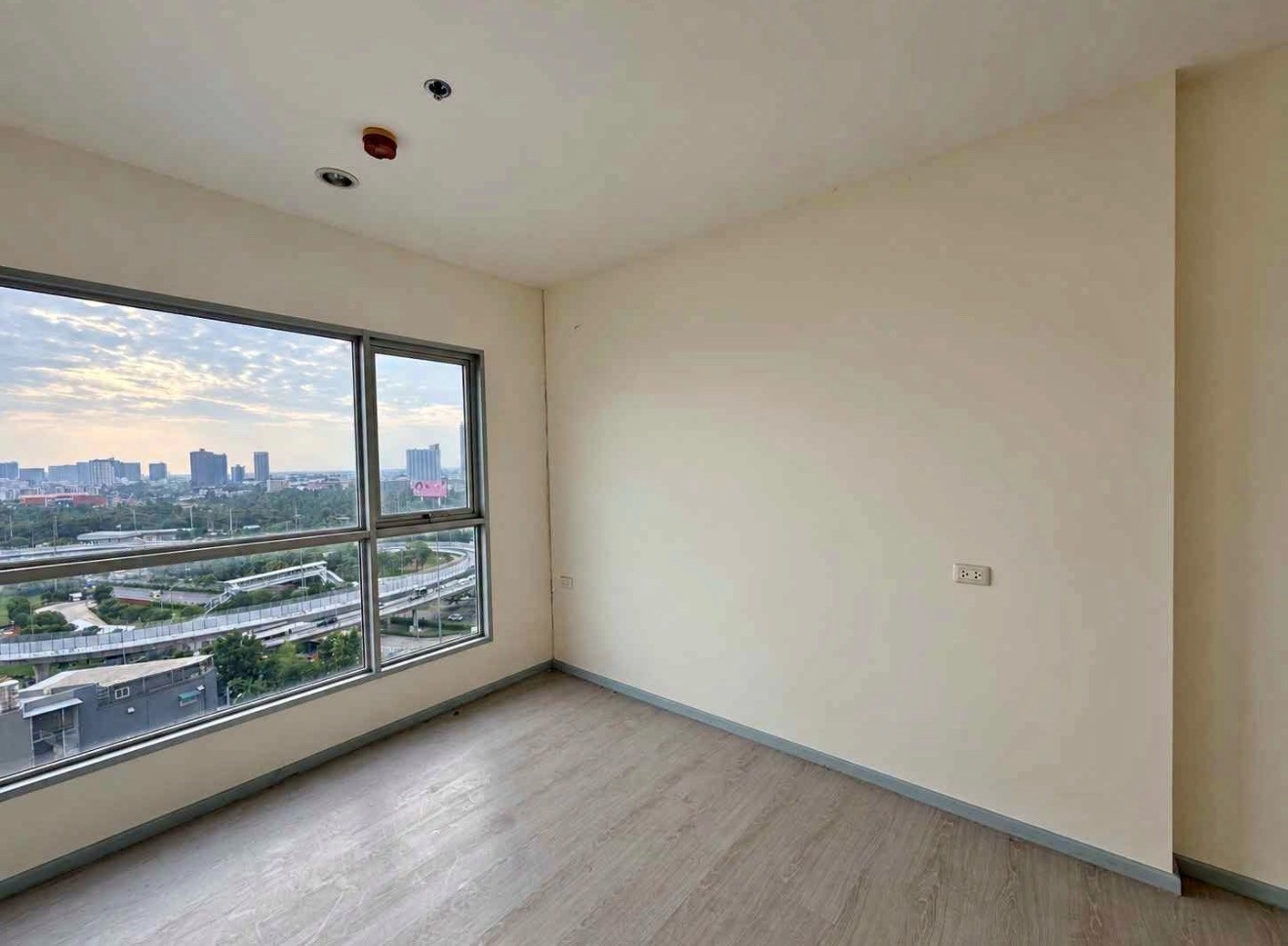 ขายคอนโด Aspire Sathorn Taksin (Timber Zone) เดินทางสะดวก ใกล้รถไฟฟ้า ขายคอนโด Aspire Sathorn Taksin (Timber Zone) เดินทางสะดวก ใกล้รถไฟฟ้า