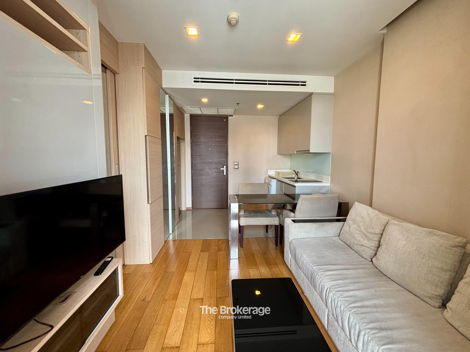 ขายพร้อมผู้เช่า! คอนโด ดิ แอดเดรส อโศก (The Address Asoke) 1 ห้องนอน 1 ห้องน้ำ 35 ตร.ม. 4.59 ล้านบาท ติดต่อไลน์ : @thebrokerage C221115001