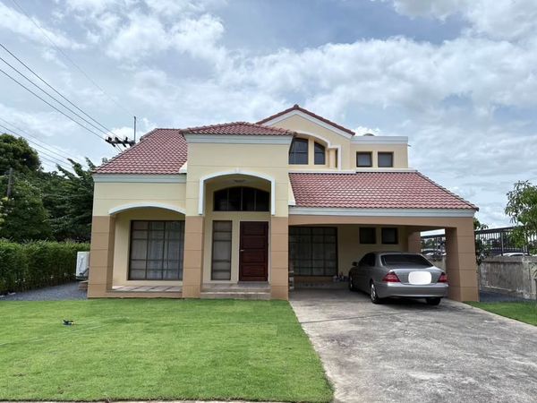 Nice house for rent, near Bangkadi Industrial Estate, opposite The Nine Tiwanon. Pets allowed.