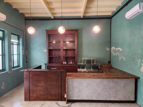 Building for Rent in Surawong Ideal for Restaurant, Bar, Gallery