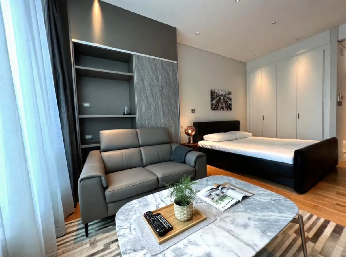 Sindhorn Residence 40 sq.m. 中 日 Please add LINE ID @806qphgn o8415o5483 Sindhorn Residence 40 sq.m. 中 日 Please add LINE ID @806qphgn o8415o5483