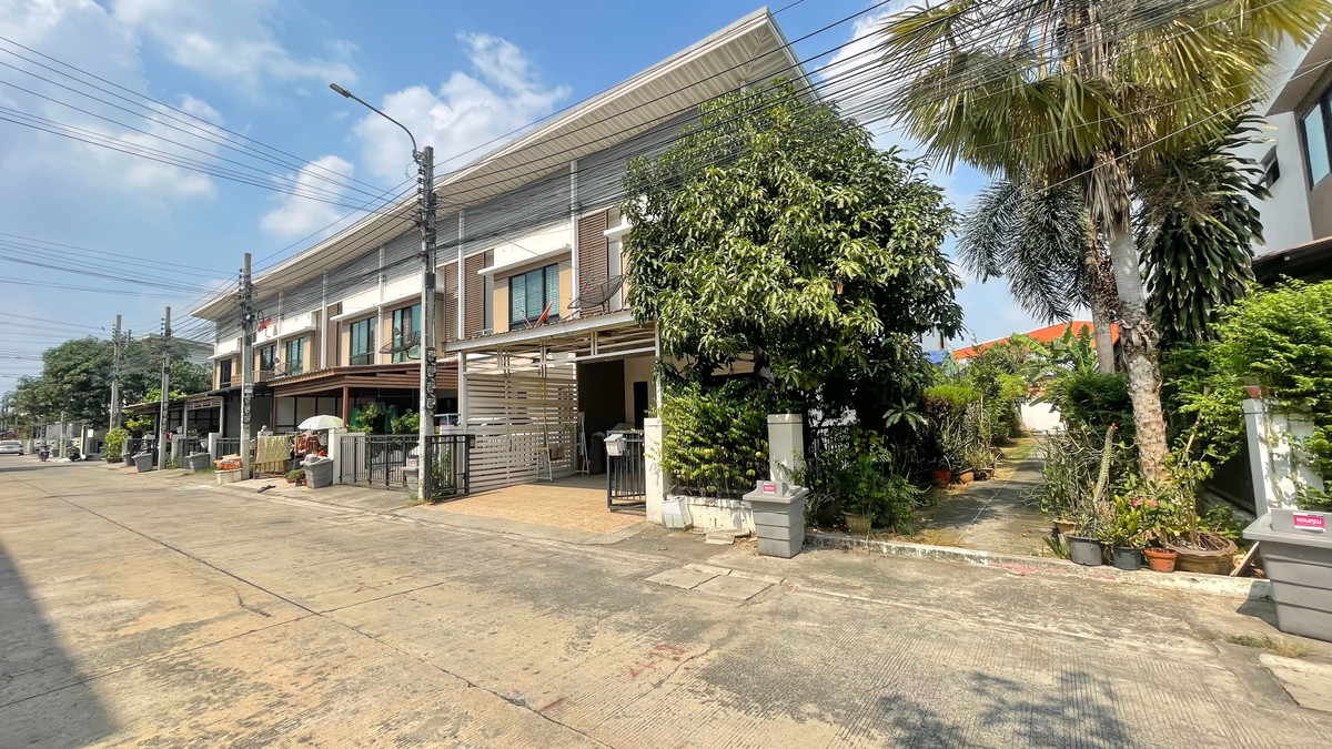 Townhouse for rent, Modi Villa Bang Bua Thong, corner unit. Townhouse for rent, Modi Villa Bang Bua Thong, corner unit.