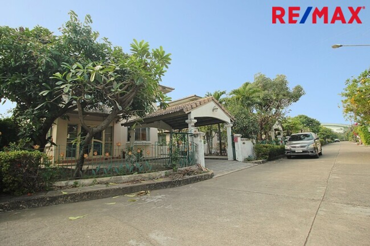 Single house, Supalai Ville, Wongwaen, Rama 2, Soi Phanthai Norasing, good house, ready to move in, price over 2 million. Single house, Supalai Ville, Wongwaen, Rama 2, Soi Phanthai Norasing, good house, ready to move in, price over 2 million.