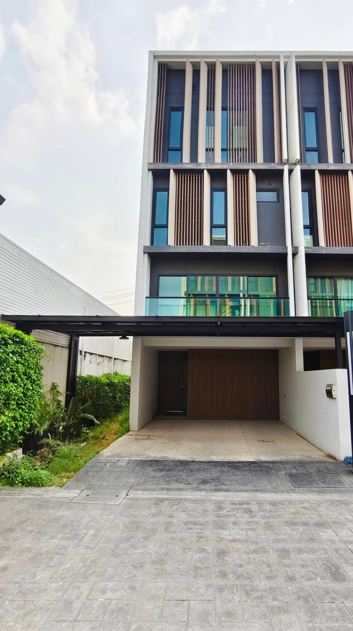 ให้เช่าทาวน์โฮม 3.5 ชั้น หลังมุม โครงการ Authen Ladprao–Nakniwa ซอยนาคนิวาศ 48 ใกล้เซ็นทรัลอีสวิลล์ ให้เช่าทาวน์โฮม 3.5 ชั้น หลังมุม โครงการ Authen Ladprao–Nakniwa ซอยนาคนิวาศ 48 ใกล้เซ็นทรัลอีสวิลล์