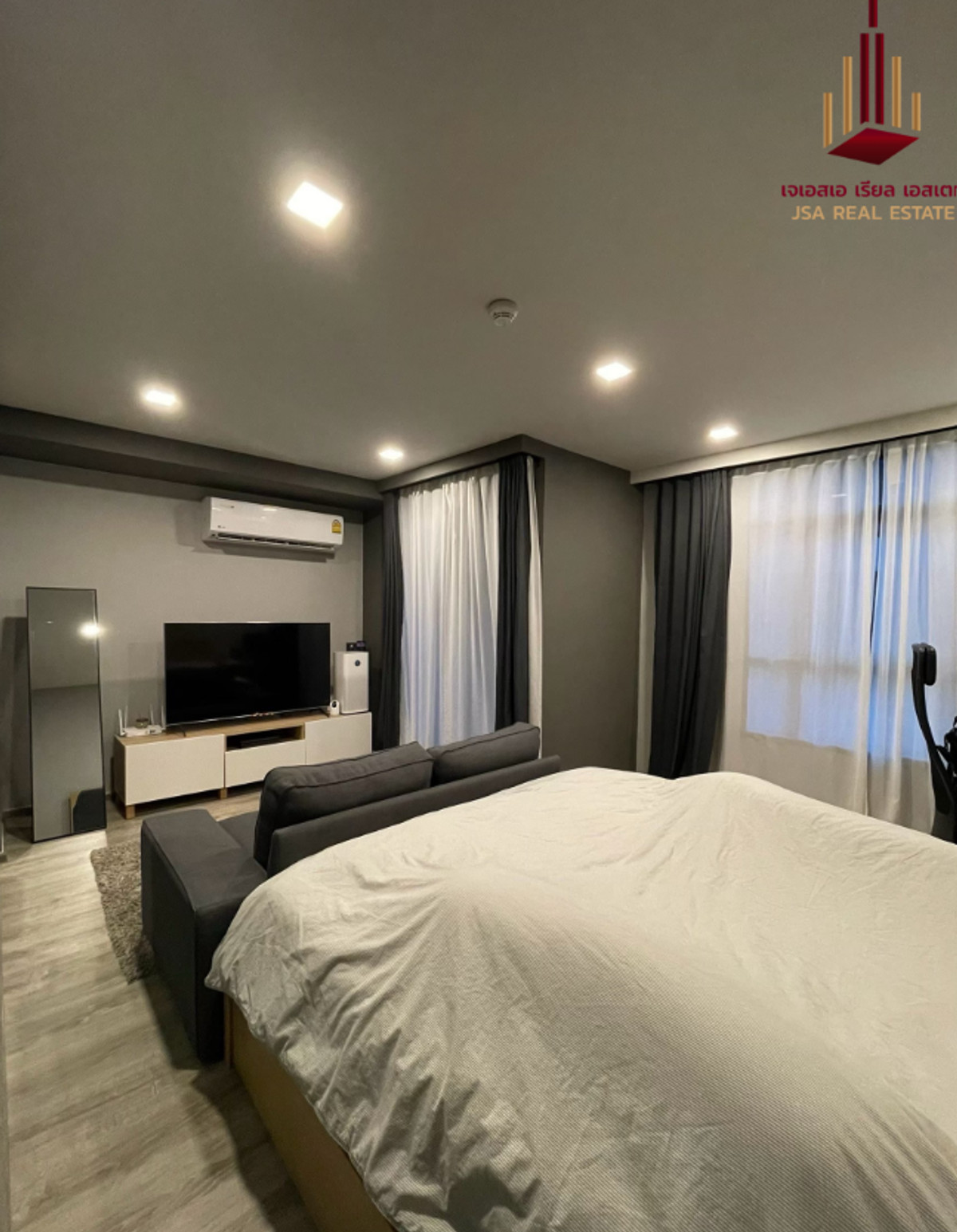 ✨ For Sale: Maestro 19 Ratchada 19 - Vipha Condo ✨ 💰 Only 2,800,000 THB Pet friendly, sold with tenant. Return of 6%++. There is a room ready to make an appointment to view. If interested, contact Mr. James Mar. ✨ For Sale: Maestro 19 Ratchada 19 - Vipha Condo ✨ 💰 Only 2,800,000 THB Pet friendly, sold with tenant. Return of 6%++. There is a room ready to make an appointment to view. If interested, contact Mr. James Mar.