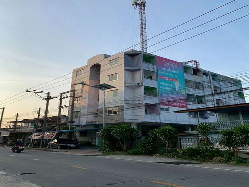 Apartment building for sale in Sriracha, near Assumption School, with existing tenants. Located on Nong Yai Bu Road.