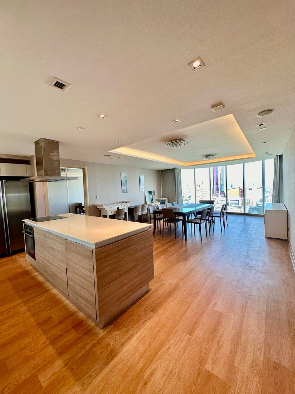 Penthouse 2 units combined together, north + east view, beautiful view, 4 bedrooms, size 294 sq m.