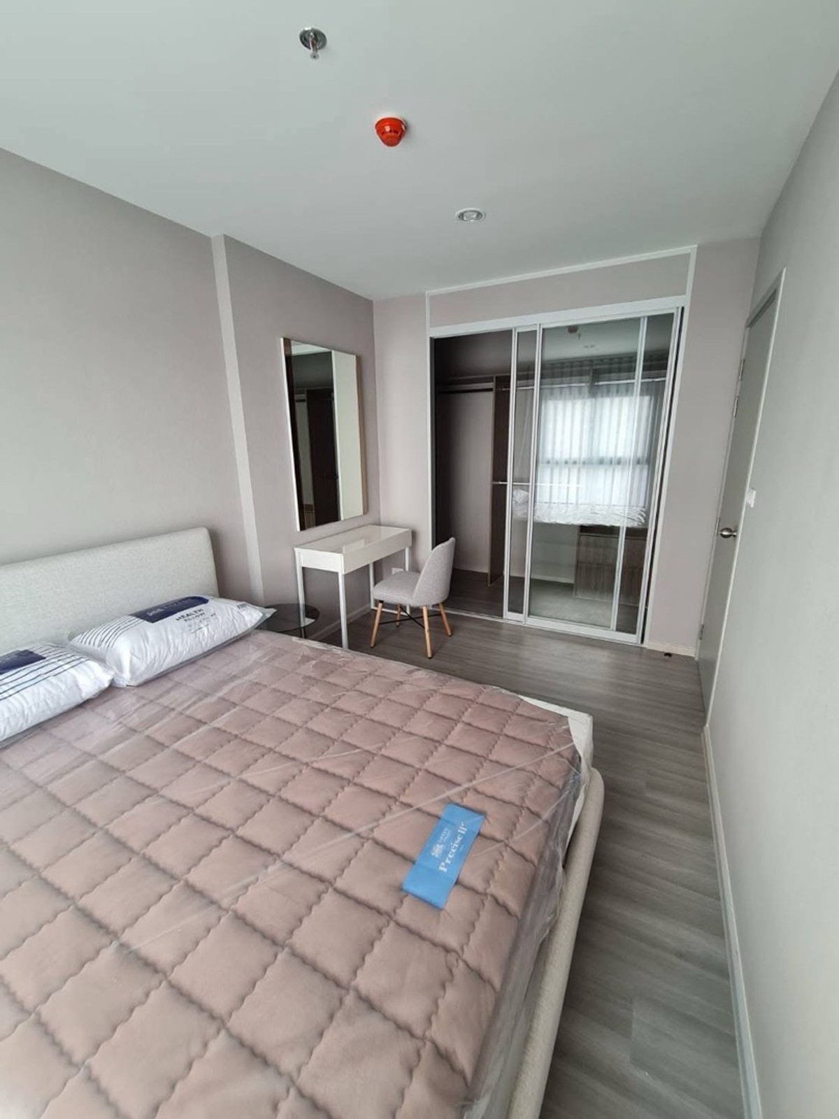 ให้เช่า The Parkland จรัญ-ปิ่นเกล้า ตึก A ชั้น 12A ขนาด 35 ตร.ม. ราคา 15,000 บาท
