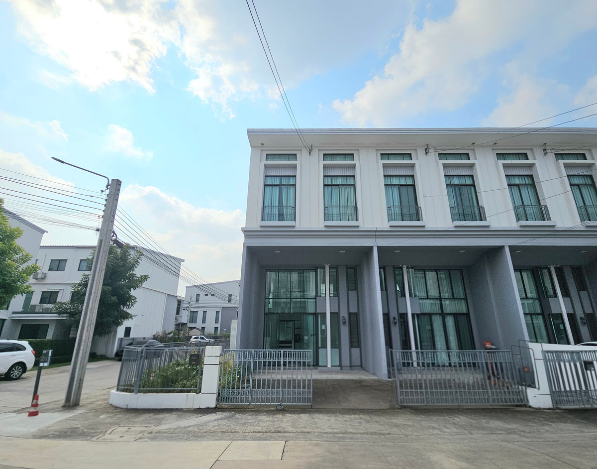 Corner townhome for sale, Pruksa Ville, Phahonyothin Ramintra (30.5 sq m.), near BTS Sai Yut. Corner townhome for sale, Pruksa Ville, Phahonyothin Ramintra (30.5 sq m.), near BTS Sai Yut.