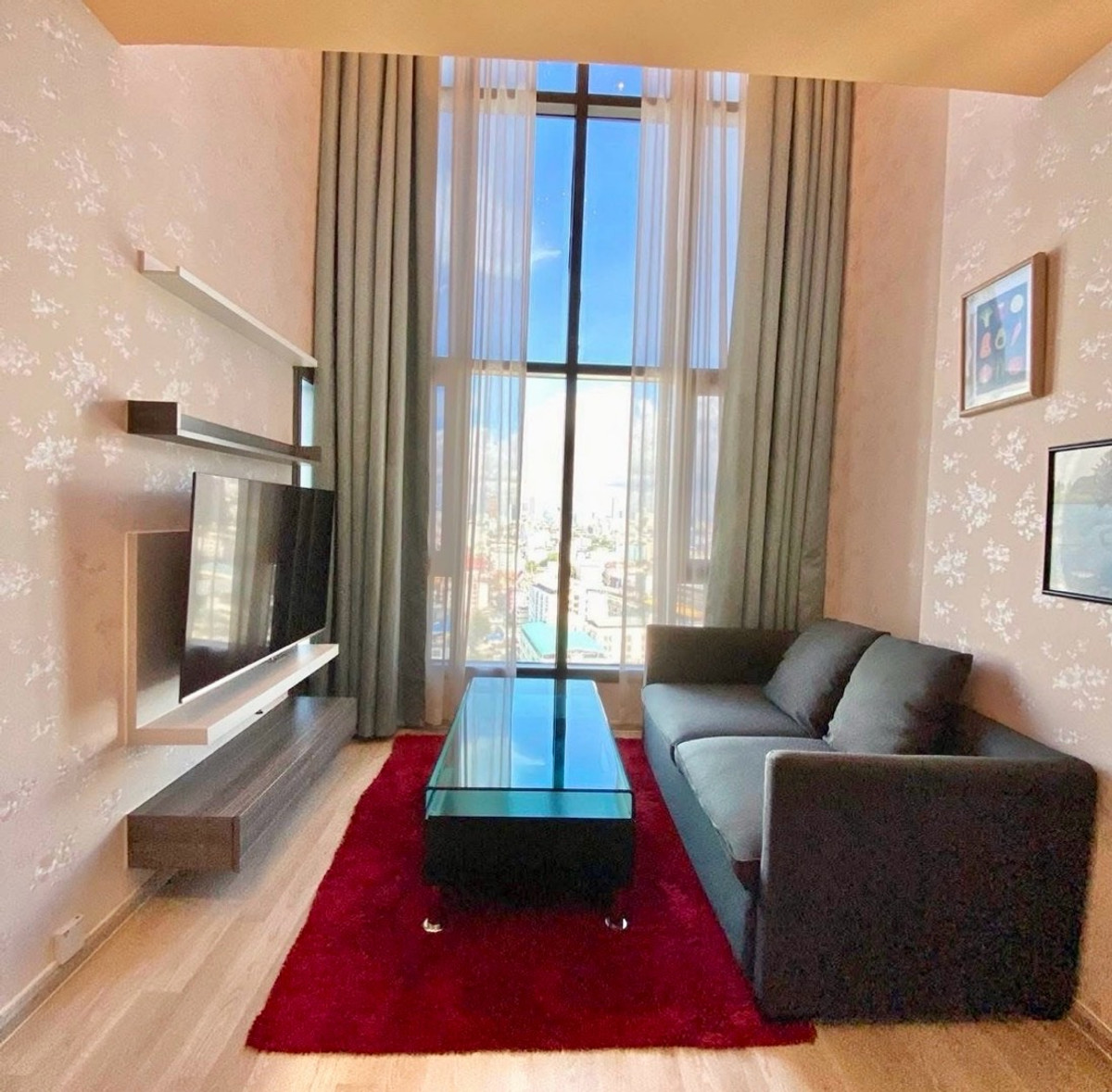 High-Floor Duplex Condo Near MRT Huai Khwang Suitable for Investment High-Floor Duplex Condo Near MRT Huai Khwang Suitable for Investment