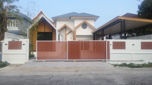Beautifully renovated 2-story detached house in K.C. 9 Village