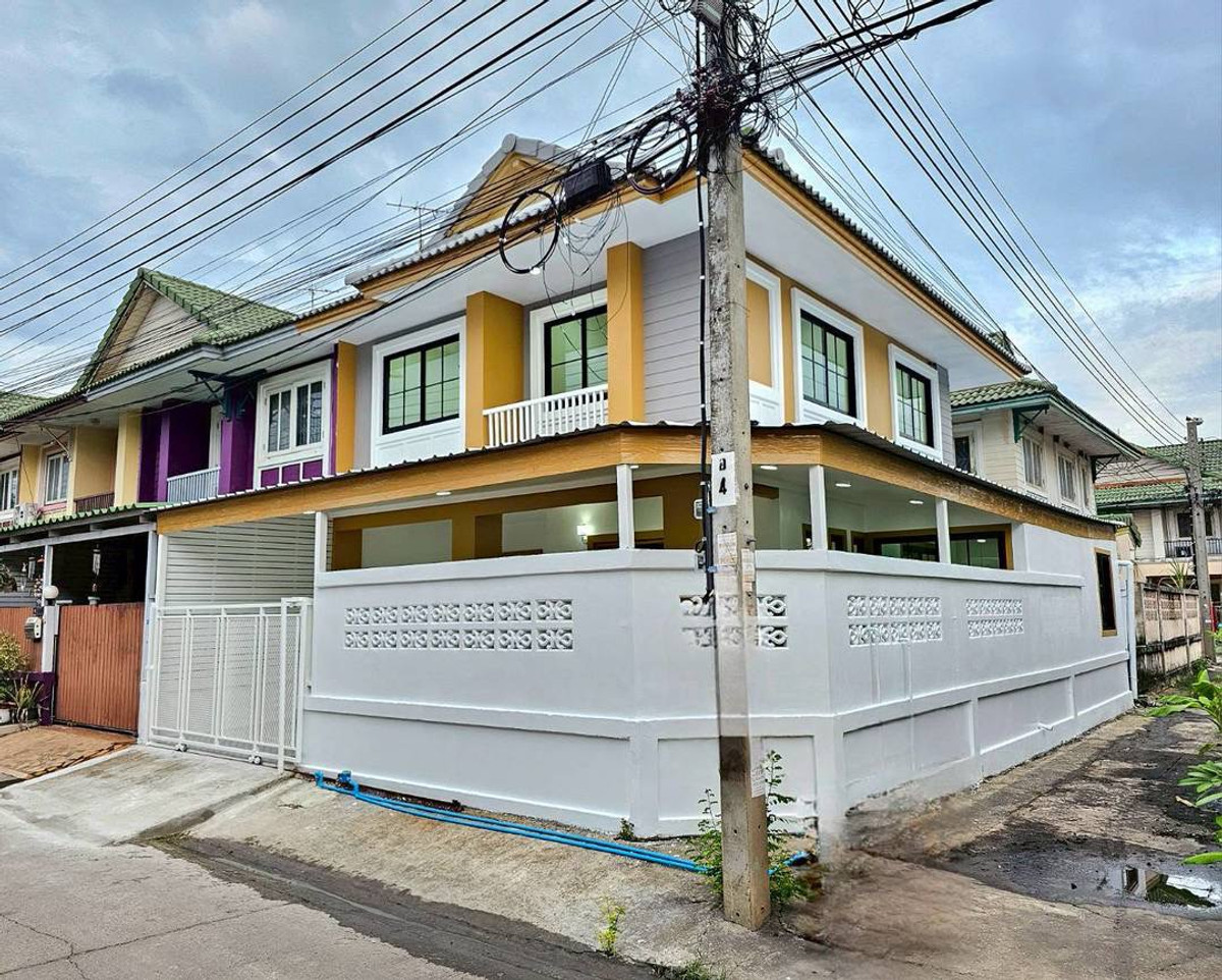ขายด่วน! ทาวน์เฮ้าส์ 2 ชั้น แปลงสวยหลังมุม หมู่บ้านพฤกษา 10 ทำเลดีถนนบางกรวย-ไทรน้อย เนื้อที่กว้างขวางถึง 24 ตร.ว. ฟังก์ชันจัดเต็ม 4 ห้องนอน 2 ห้องน้ำ ตกแต่งรีโนเวทใหม่ทั้งหลัง พร้อมเฟอร์นิเจอร์ครบชุด พื้นที่ข้างบ้านกว้างขวาง จอดรถได้หลายคัน เพียง 2.29 ล้ – รูปที่ 2