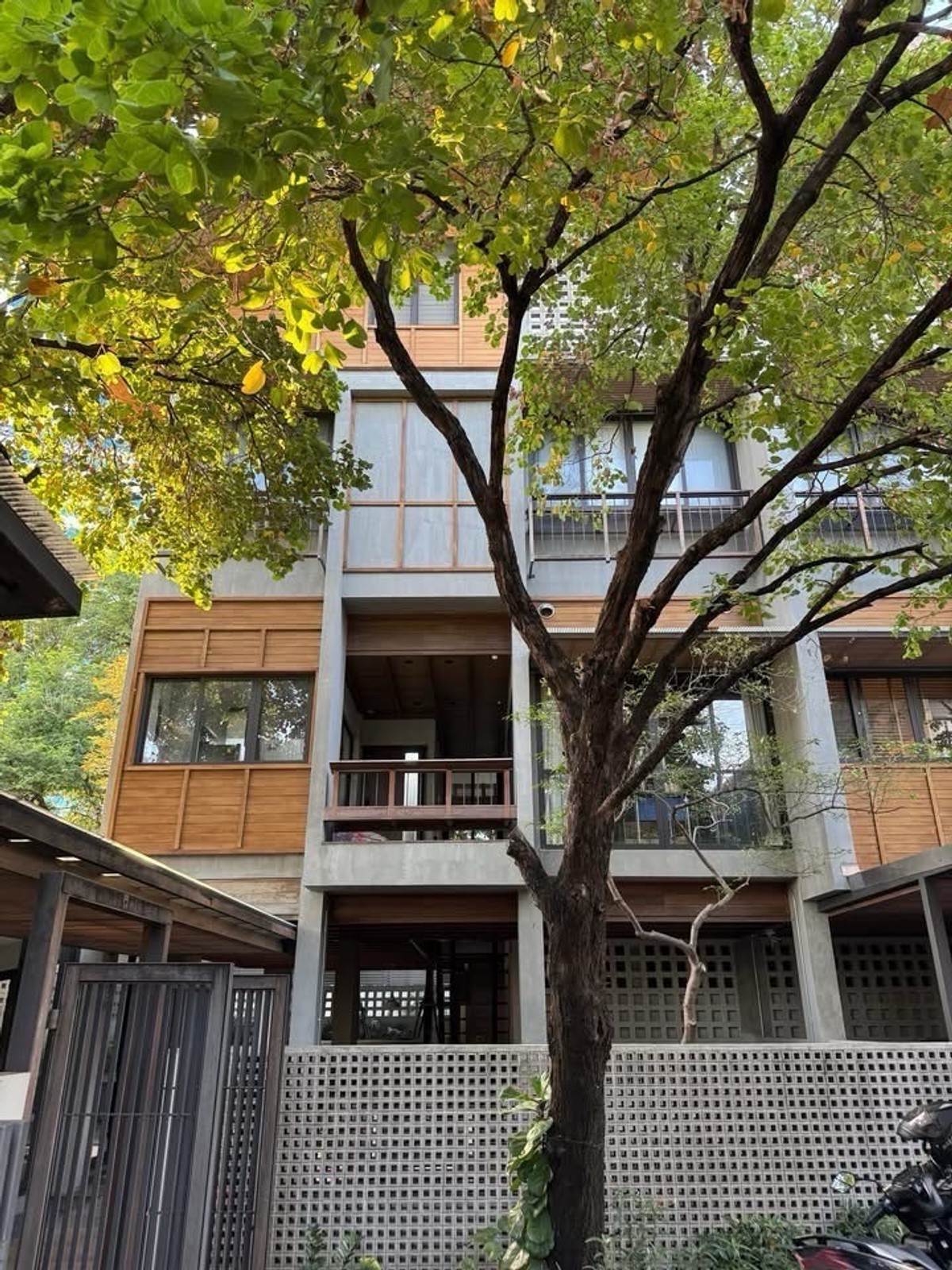 บ้านแฝดบรรยากาศบ้านสวน ให้ความสงบและความเป็นส่วนตัว ในทำเลวิภาวดีใจกลางเมือง บ้านแฝดบรรยากาศบ้านสวน ให้ความสงบและความเป็นส่วนตัว ในทำเลวิภาวดีใจกลางเมือง