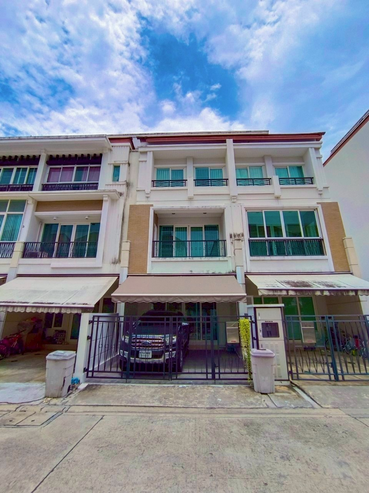 ทาวน์โฮม 3 ชั้น บ้านกลางกรุง พระราม 3 ตอบโจทย์คนเลี้ยงน้องหมา ทาวน์โฮม 3 ชั้น บ้านกลางกรุง พระราม 3 ตอบโจทย์คนเลี้ยงน้องหมา
