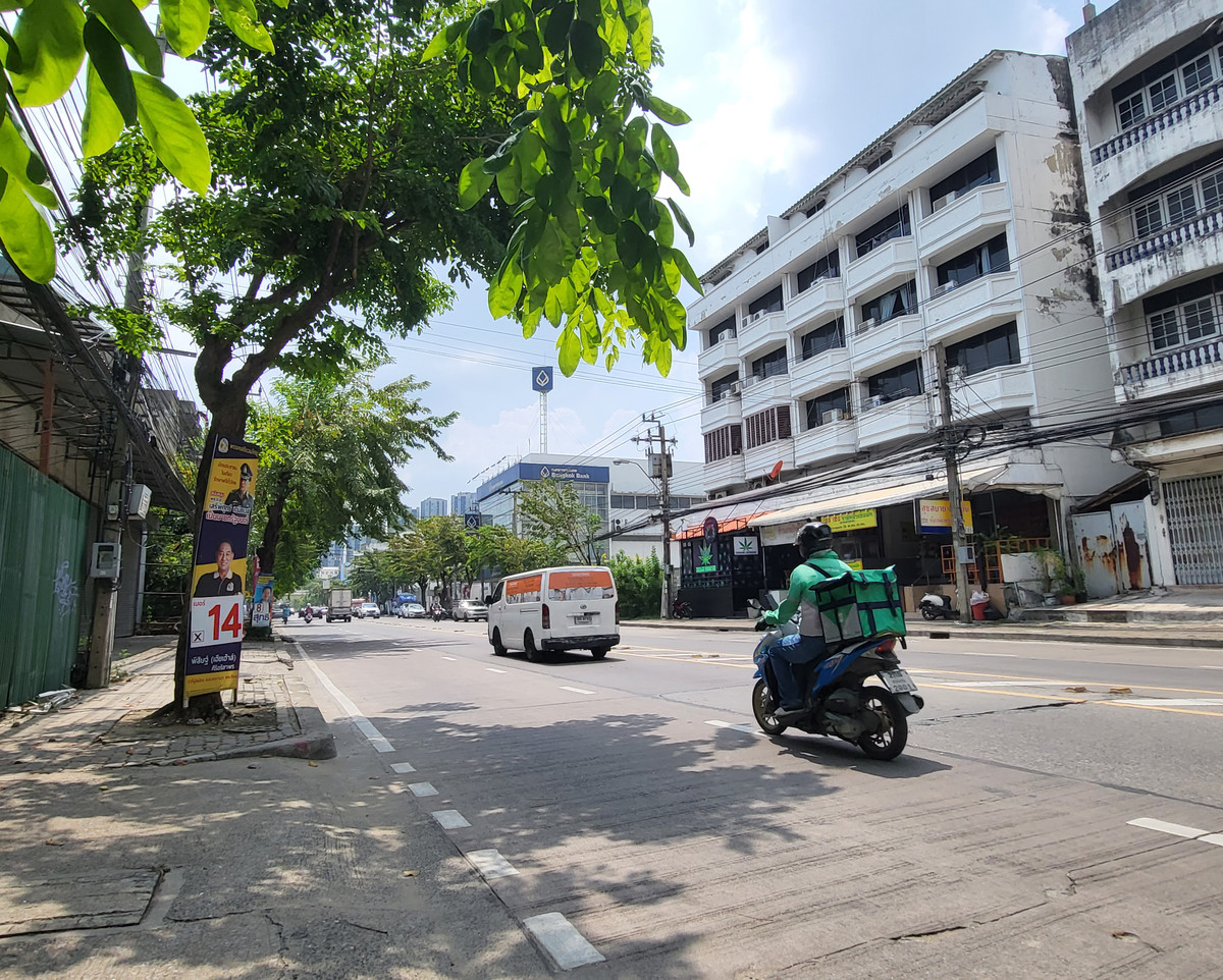 ขายอาคารสำนักงานขนาดใหญ่ ถนนสุขุมวิท 103 (ซอยอุดมสุข 28–30) พื้นที่ใช้สอยรวม 1,800 ตารางเมตร บนที่ดินขนาด 300 ตารางวา | เหมาะสำหรับสำนักงาน บริษัทขนาดกลาง–ใหญ่  – รูปที่ 2