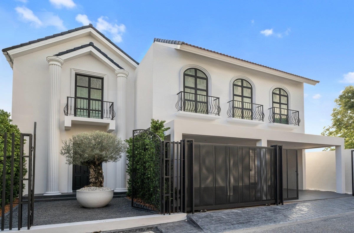 ✨ Luxury detached house With private swimming pool | Location Nakniwat 41 near Central EastVilleWhole house renovated ✨ Luxury detached house With private swimming pool | Location Nakniwat 41 near Central EastVilleWhole house renovated