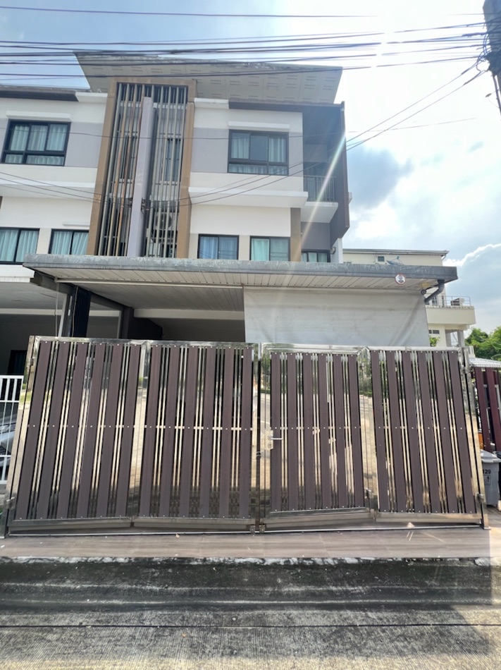 For rent: 3-storey townhouse, Pruksa Patio Ngamwongwan 43, Thung Song Hong, Lak Si, 185 sq m, 20 sq wa, ready to move in, corner unit