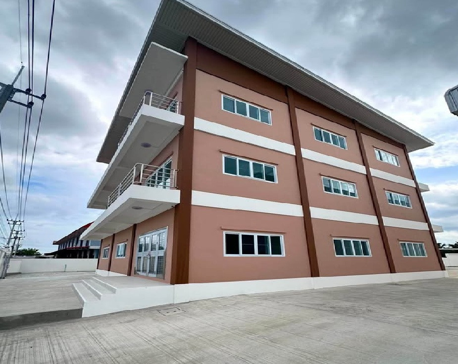 For Rent Warehouse with office and rooms / usable area 405 square meters / Office 2 floors / location Kanchanaphisek Road. Next to the Southern Pak Association / Very good location / Short van trailer can enter and exit. For Rent Warehouse with office and rooms / usable area 405 square meters / Office 2 floors / location Kanchanaphisek Road. Next to the Southern Pak Association / Very good location / Short van trailer can enter and exit.