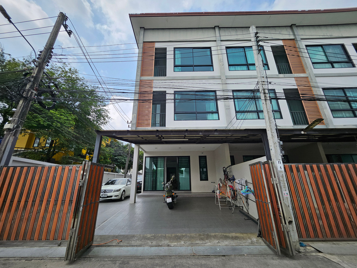 ขายทาวน์โฮม ซอยปุณวิถี บางจาก พระโขนง กรุงเทพฯ พื้นที่ใช้สอย 230 ตร.ม. 4 ห้องนอน ใกล้ BTS ราคา 9,490,000 บาท ขายทาวน์โฮม ซอยปุณวิถี บางจาก พระโขนง กรุงเทพฯ พื้นที่ใช้สอย 230 ตร.ม. 4 ห้องนอน ใกล้ BTS ราคา 9,490,000 บาท